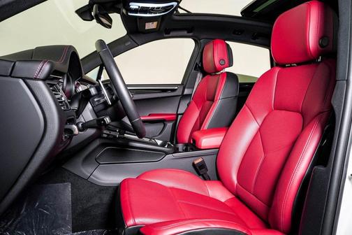 2025 Porsche Macan T