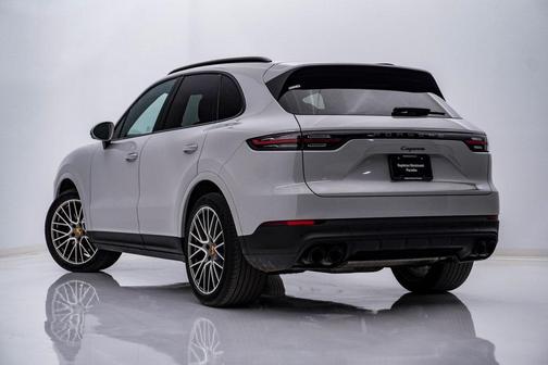 2023 Porsche Cayenne Platinum Edition