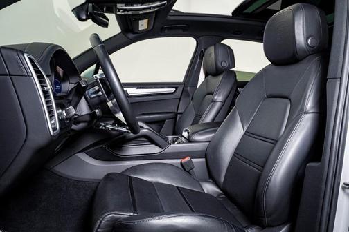 2023 Porsche Cayenne Platinum Edition