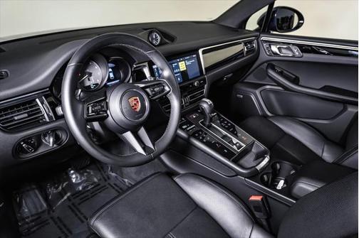 2022 Porsche Macan Base
