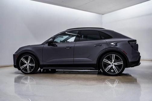 2025 Porsche Macan Turbo