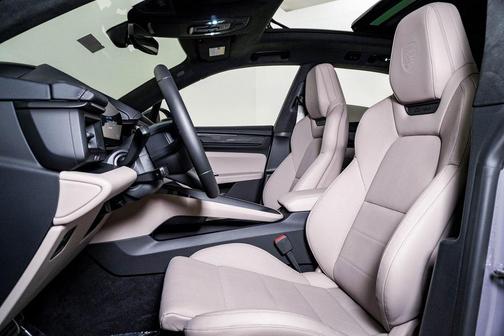 2025 Porsche Macan Turbo