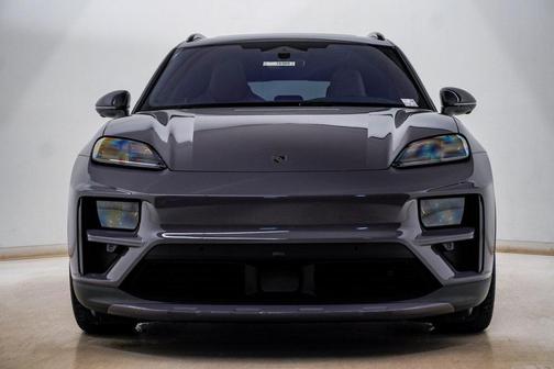 2025 Porsche Macan Turbo