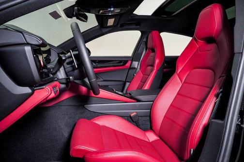 2026 Porsche Panamera 4