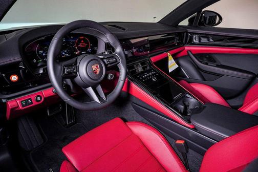 2026 Porsche Panamera 4