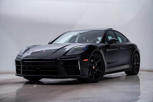 2026 Porsche Panamera 4