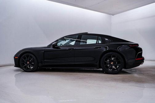 2026 Porsche Panamera 4