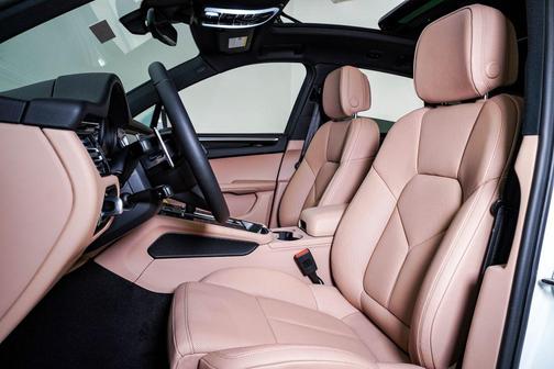 Carrara White Metallic 2026 Porsche Macan Macan