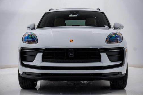 Carrara White Metallic 2026 Porsche Macan Macan