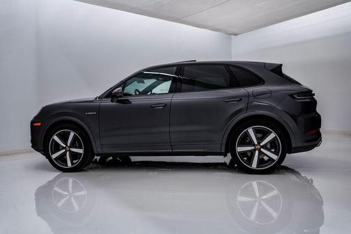 Quartzite Grey Metallic 2025 Porsche Cayenne Cayenne