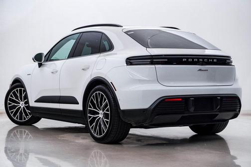 2025 Porsche Macan **PORSCHE CERTIFIED**