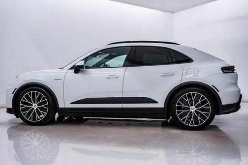 2025 Porsche Macan **PORSCHE CERTIFIED**