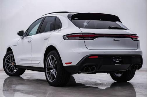 2025 Porsche Macan Base