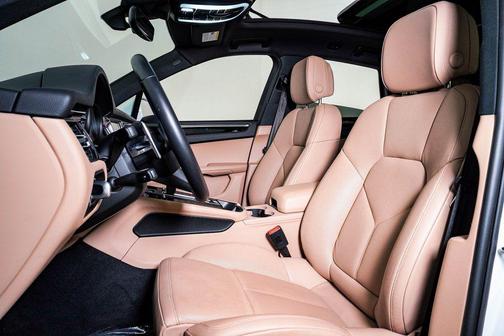 2025 Porsche Macan **PORSCHE CERTIFIED**