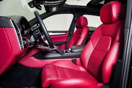 2023 Porsche Cayenne Platinum Edition