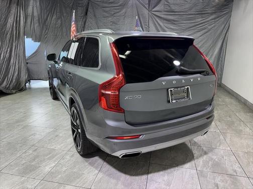 2020 Volvo XC90 T6 Momentum