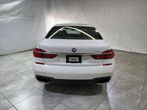 2018 BMW 740 740i
