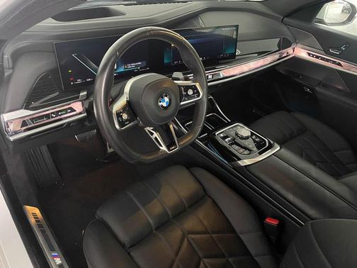 2025 BMW 740 xDrive