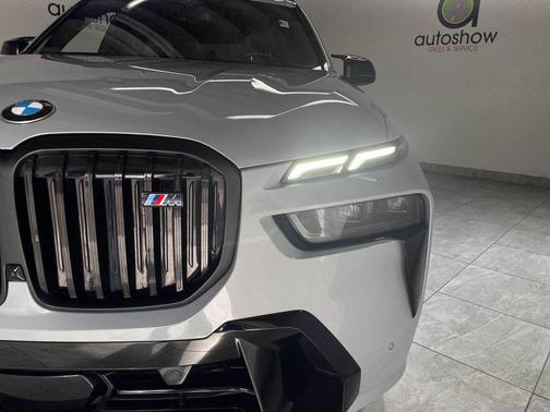 2023 BMW X7 M60i