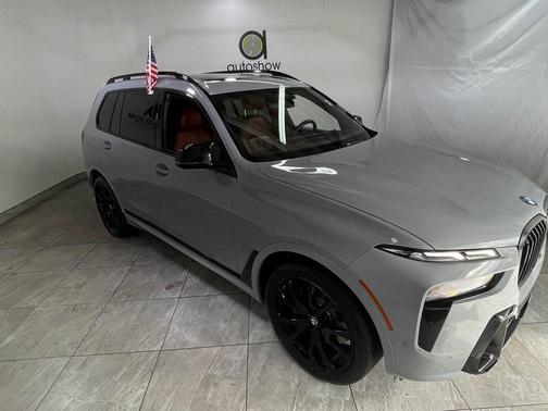 2023 BMW X7 M60i
