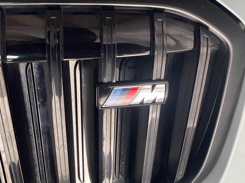 2023 BMW X7 M60i