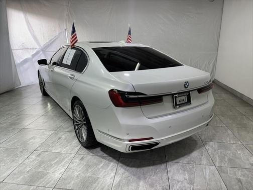 2022 BMW 740 i