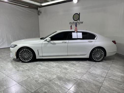 2022 BMW 740 i