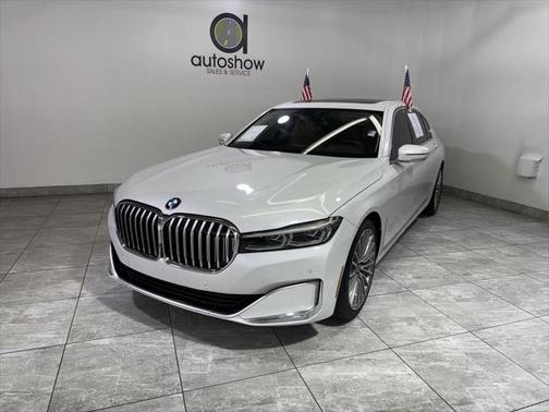2022 BMW 740 i