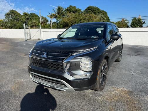 2024 Mitsubishi Outlander SE Black Edition w/Pano Roof S-AWC