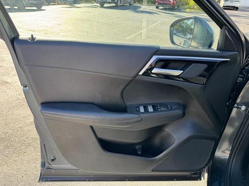 2024 Mitsubishi Outlander SE Black Edition w/Pano Roof S-AWC