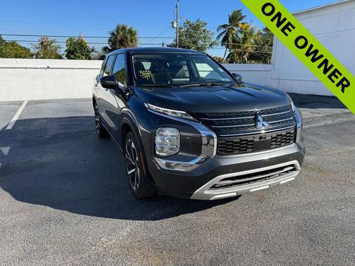 2024 Mitsubishi Outlander SE Black Edition w/Pano Roof S-AWC