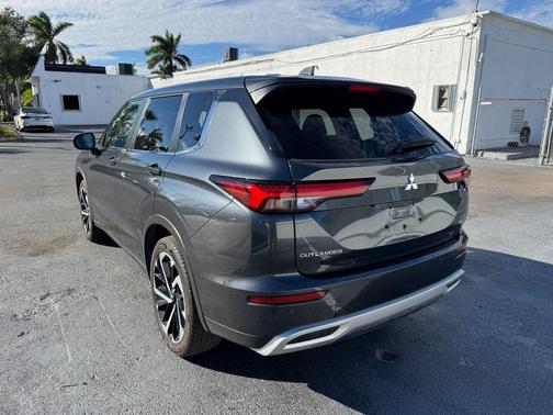 2024 Mitsubishi Outlander SE Black Edition w/Pano Roof S-AWC