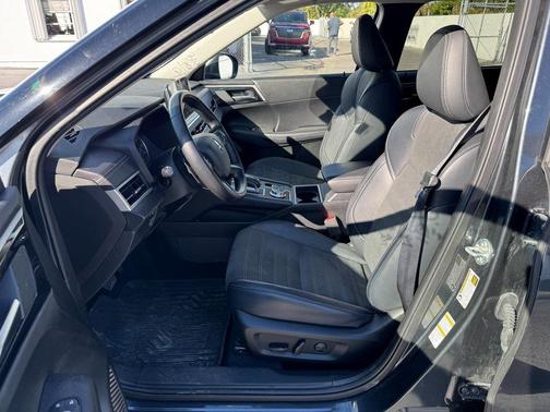 2024 Mitsubishi Outlander SE Black Edition w/Pano Roof S-AWC