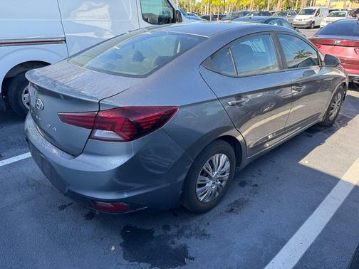2020 Hyundai ELANTRA SE