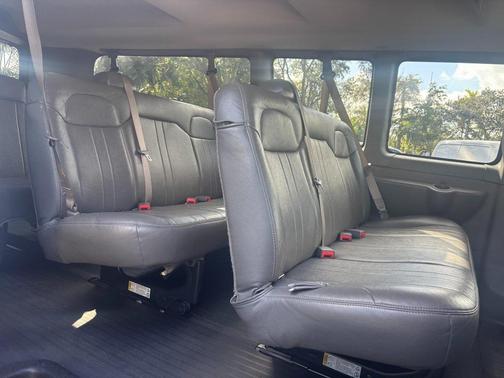 2018 Chevrolet Express 3500 LS