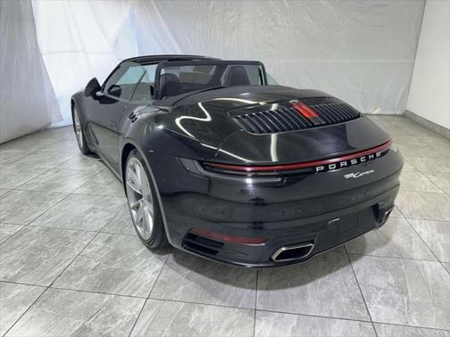 2022 Porsche 911 Carrera