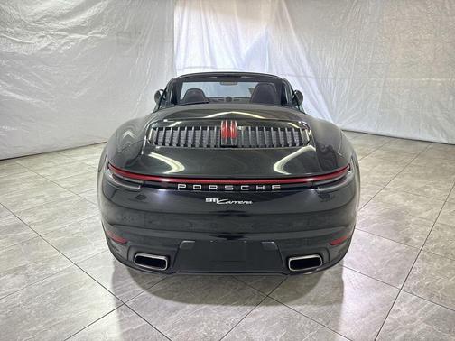 2022 Porsche 911 Carrera