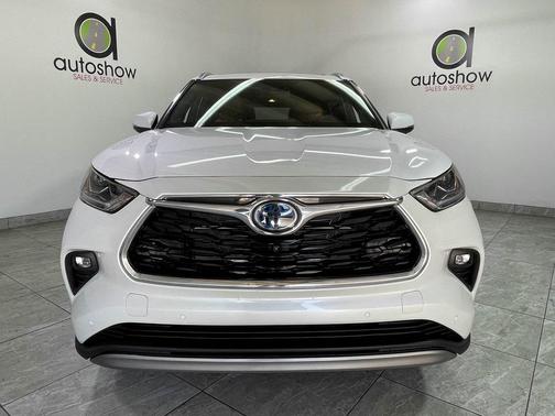 2024 Toyota Highlander Hybrid Platinum