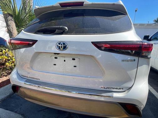 2024 Toyota Highlander Hybrid Platinum