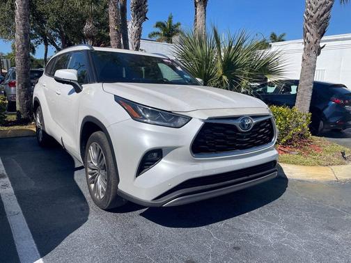 2024 Toyota Highlander Hybrid Platinum