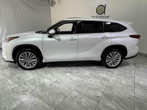 2024 Toyota Highlander Hybrid Platinum