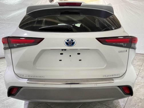 2024 Toyota Highlander Hybrid Platinum