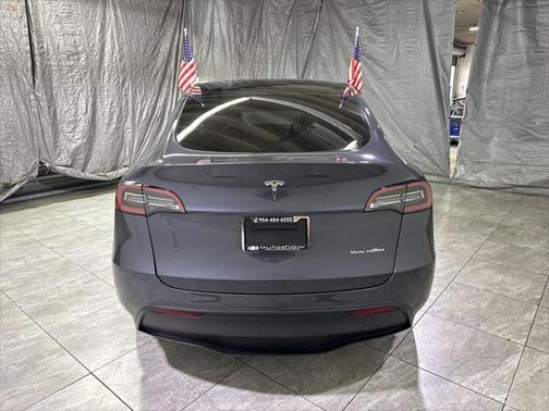 2022 Tesla Model Y Long Range Dual Motor All-Wheel Drive