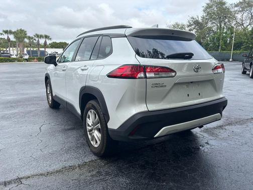 2024 Toyota Corolla Cross LE