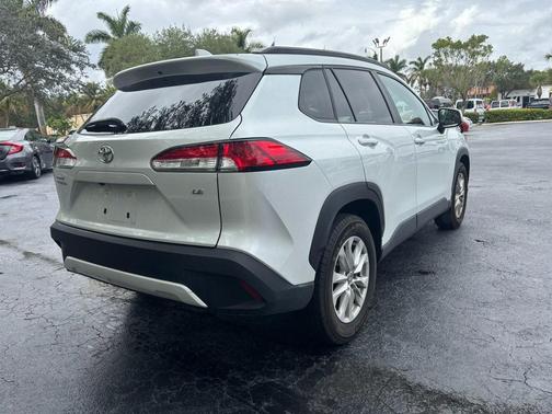 2024 Toyota Corolla Cross LE