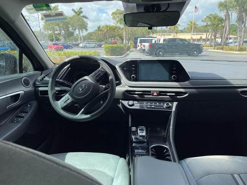 2022 Hyundai SONATA SE