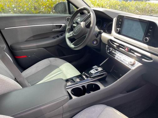 2022 Hyundai SONATA SE