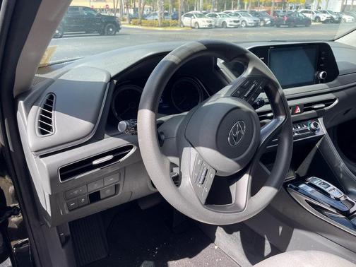 2022 Hyundai SONATA SE