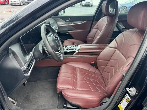 2023 BMW 740 i