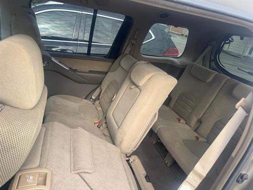 2009 Nissan Pathfinder SE